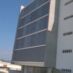 Brise Metálico AA440 - painéis tipo “Asa de Avião” - Refax