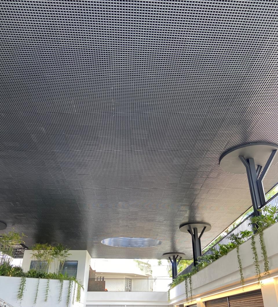 Falso techo metálico